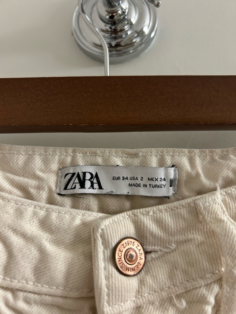 Zara Cream High-Rise Jeans with Brushed Copper Button - Picture 3 of 3